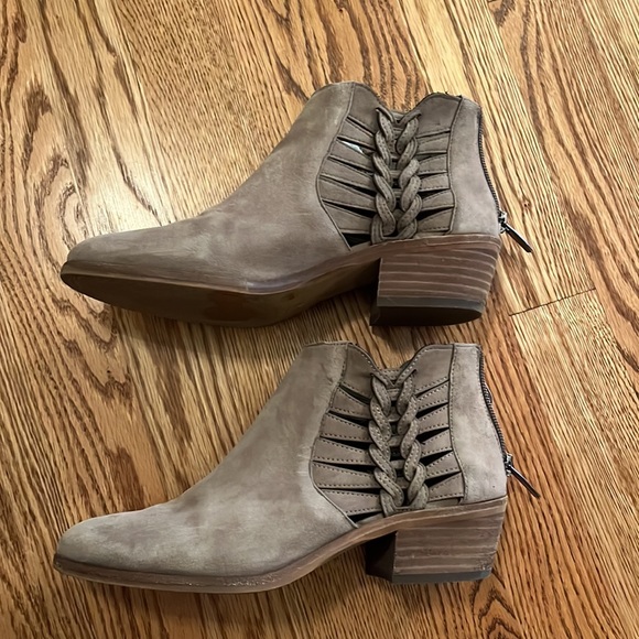 Vince Camuto Prestetta Bootie - Picture 6 of 7